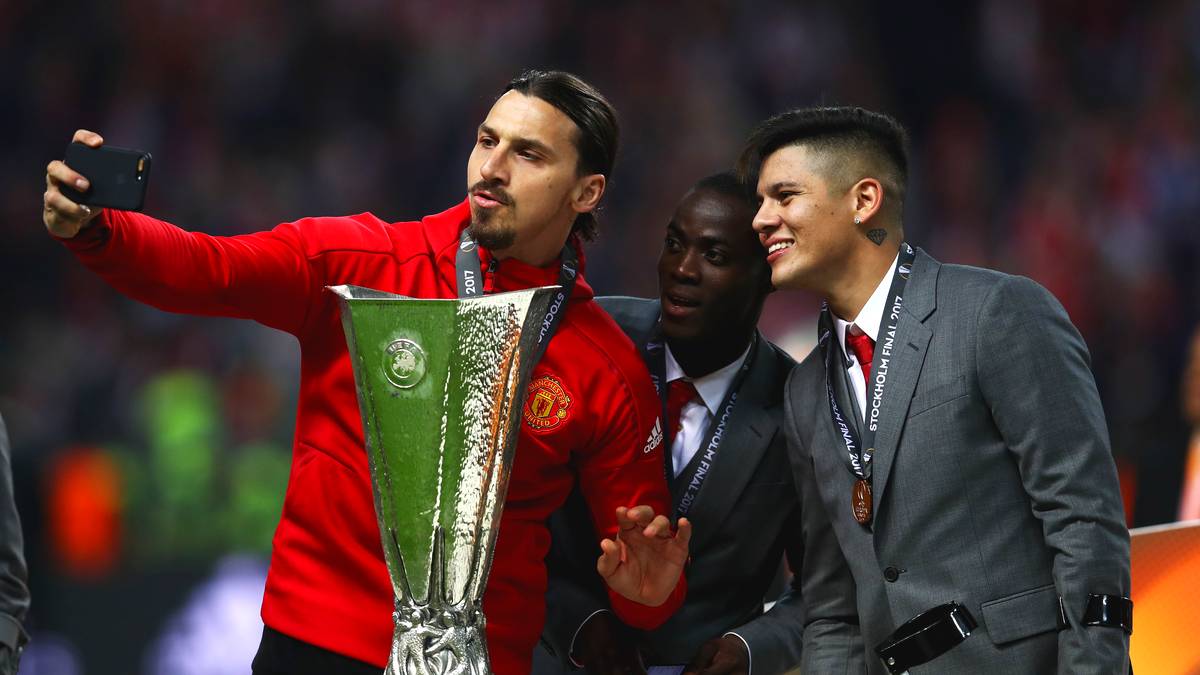 In der Innenverteidigung stehen MARCOS ROJO und ERIC BAILLY auf der Abgabenseite. Der Argentinier und der Ivorer genießen kein hohes Standing im Trainerstab. Solskjaer setzt auf Victor Lindelöf, Chris Smalling und Phil Jones sowie seinen gewünschten Mister X