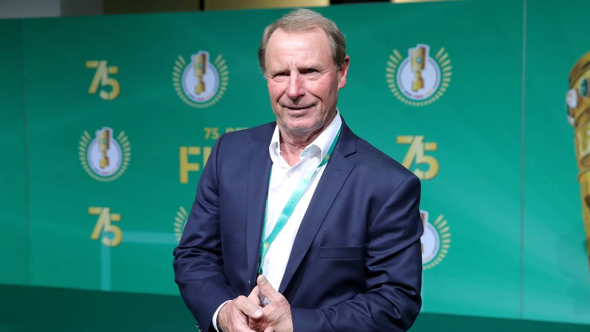 Vogts war von 1990 bis 1998 Bundestrainer und Europameister-Coach 1996, zuletzt Berater des früheren US-Nationaltrainers Jürgen Klinsmann, jetzt unter anderem als Fußball-Kolumnist aktiv