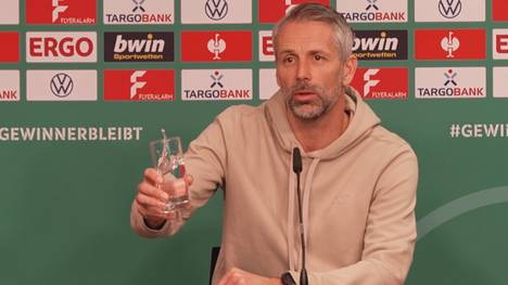Vor dem Pokal-Halbfinale gegen den SC Freiburg wurde Marco Rose gefragt, ob die Anspannung schon extrem sei. Der Leipzig-Trainer zeigt sich verwundert und erklärt nicht angespannter als sonst zu sein.