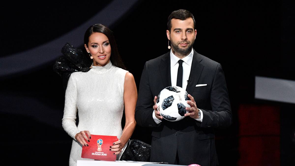 Zur Freude der iranischen Zuschauer hält sie sich in Sachen Freizügigkeit aber zurück. Die Iraner befürchteten eine Zensur, wenn Alsous Outfit zu sexy gewesen wäre