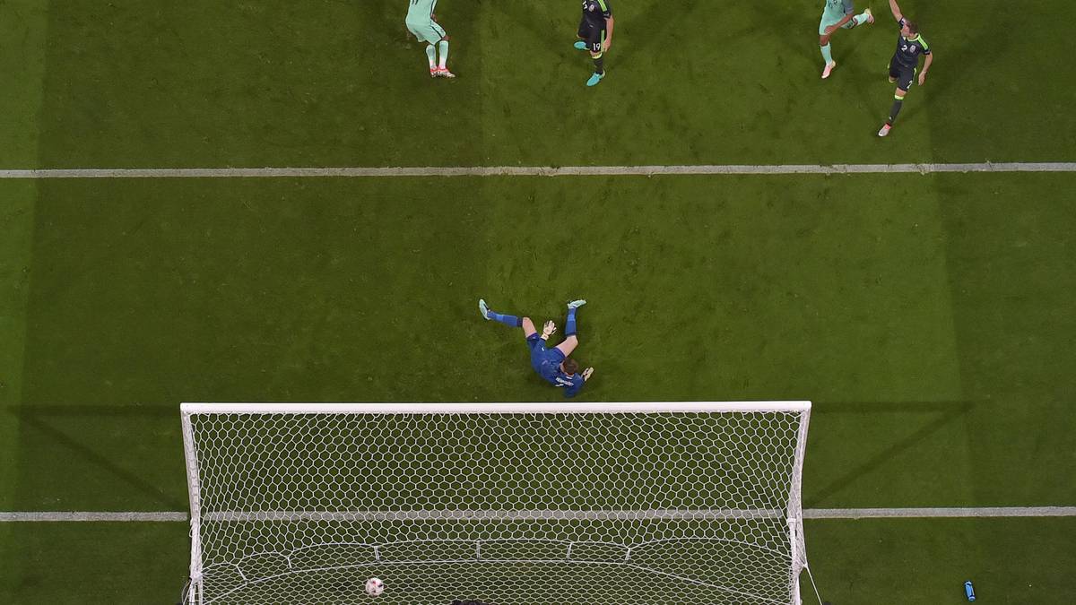 Nani (l.) macht mit seinem Treffer zum 2:0 alles klar