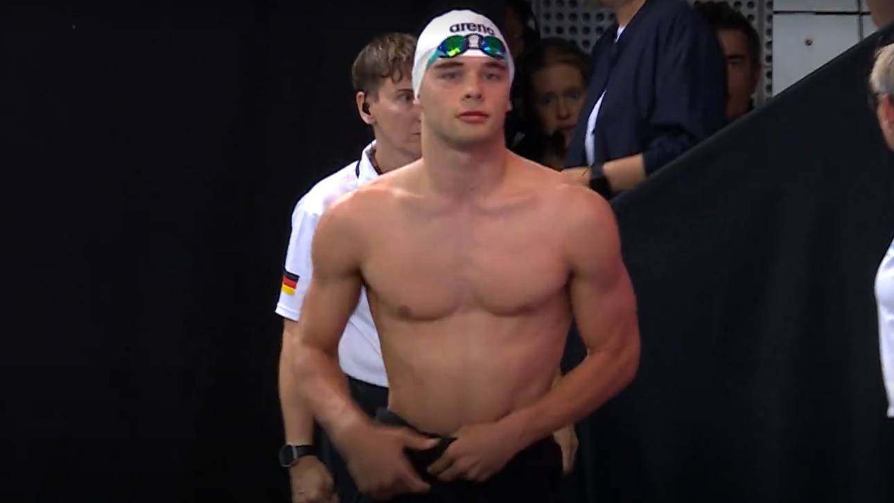 Kuriose Hosen-Panne beim Schwimmen