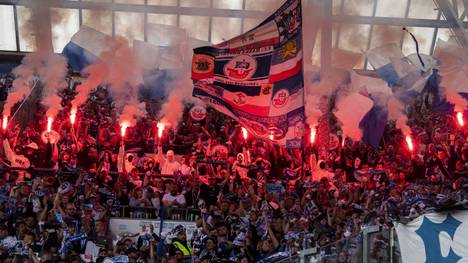 Am letzten Spieltag sorgten die Fans von Hansa Rostock für einen riesigen Skandal und das Spiel wurde unterbrochen