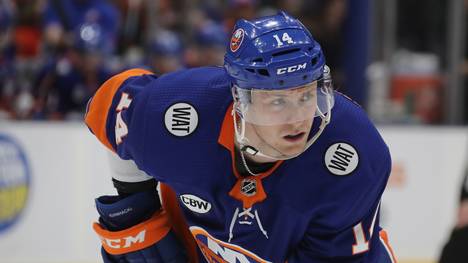 NHL: Tom Kühnhackl verlängert bei den New York Islanders, Tom Kühnhackl hat seinen Vertrag bei den New York Islanders um ein Jahr verlängert