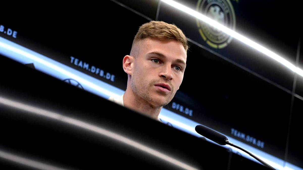 Joshua Kimmich spricht auf der Pressekonferenz vor der EM