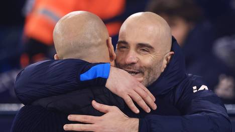 Enzo Maresca erhält bei Manchester City einen Vertrag bis 2029. Der 45-Jährige war in der Saison 2022/23 als Assistent von Guardiola in Manchester tätig und folgt auf Pep Guardiola. 