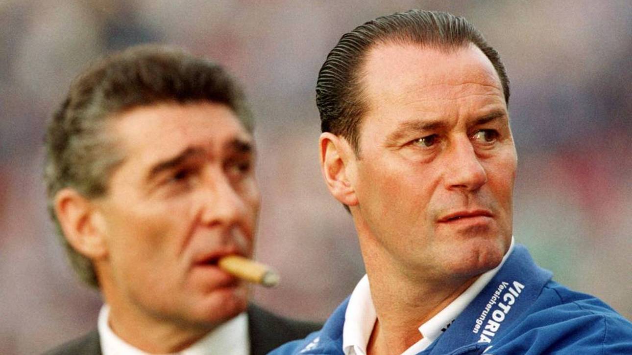 Huub Stevens (vorne) und Rudi Assauer im Jahr 2002