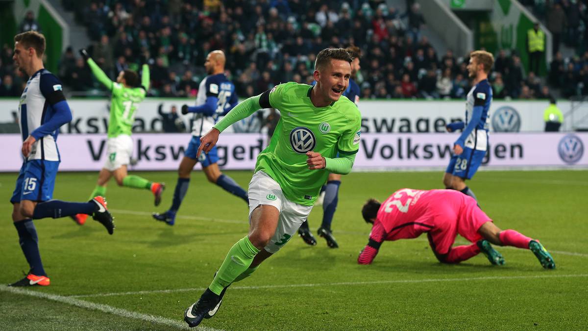 Danach geht es hin und her: Berlin gleicht durch Marvin Plattenhardt aus (16.), doch weitere zwei Minuten später bringt Paul Seguin die Wolfsburger wieder in Front