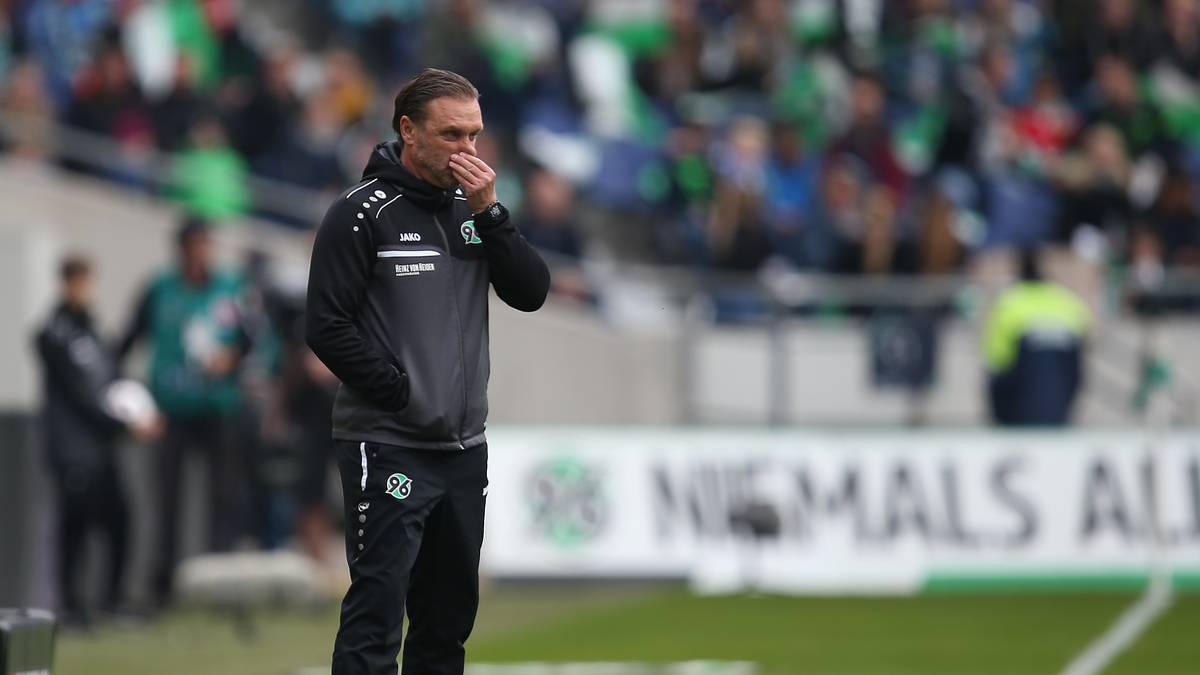 Ende Januar 2019 kehrt er dann nach Deutschland zurück, um Hannover 96 vor dem drohenden Abstieg zu retten. Doch seine Mission scheitert kläglich, die Niedersachsen steigen nach mickrigen zehn Punkten aus 15 Spielen unter Dolls Leitung ab. Wenige Tage nach Saisonende muss er folglich seinen Hut nehmen. Danach ist er noch für vier Monate bei Apoel Nikosia angestellt, wird aber auch dort im Dezember 2019 entlassen