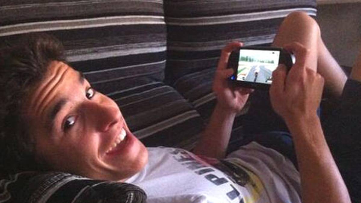 Abseits der Strecke gilt der Katalane eher als schüchterner Zeitgenosse. Auch privat lässt ihn das Motorrad-Fieber jedoch nicht los (Quelle: Twitter@marcmarquez93) 