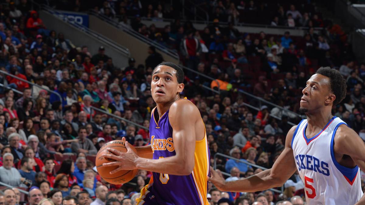Rookie Jordan Clarkson zeigt, dass er trotz zu erwartender Millionen-Zugänge über den Sommer hinaus einen Platz im Kader der Lakers will. Mit 26 Punkten und elf Assists führt er L.A. zum überraschend unterhaltsamen 113:111 nach Verlängerung