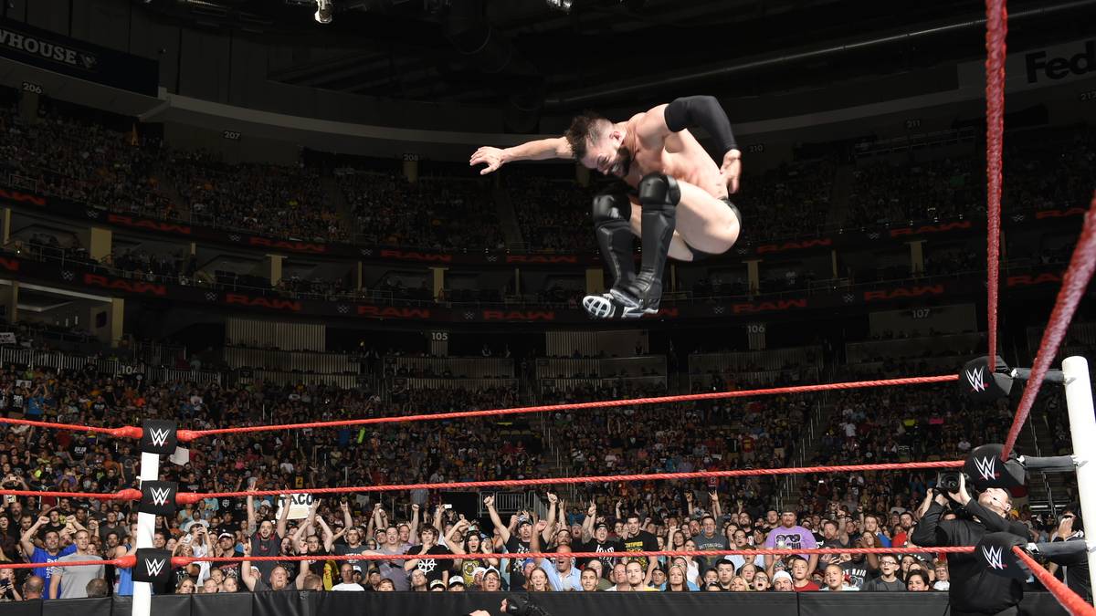 Finn Balor besiegte bei WWE Monday Night RAW Roman Reigns
