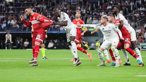 Deniz Undav (l.) erzielte gegen Real den einzigen VfB-Treffer