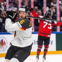 Im Finale der Eishockey-WM unterliegt Deutschland den Kanadiern letztlich verdient. Dennoch sind gleich zwei Gegentore des DEB-Teams umstritten.