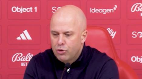 Der FC Liverpool gewinnt durch einen Last-Minute-Treffer mit 1:0 bei Nottingham Forest. Trainer Arne Slot spricht über den glücklichen Sieg und gibt beim verletzten Florian Wirtz Entwarnung.