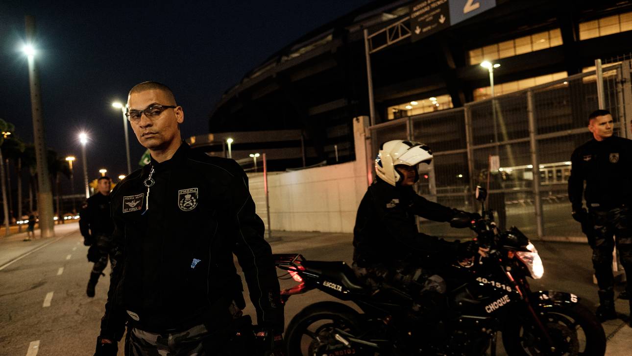 Zehn Terrorverdächtige verhaftet