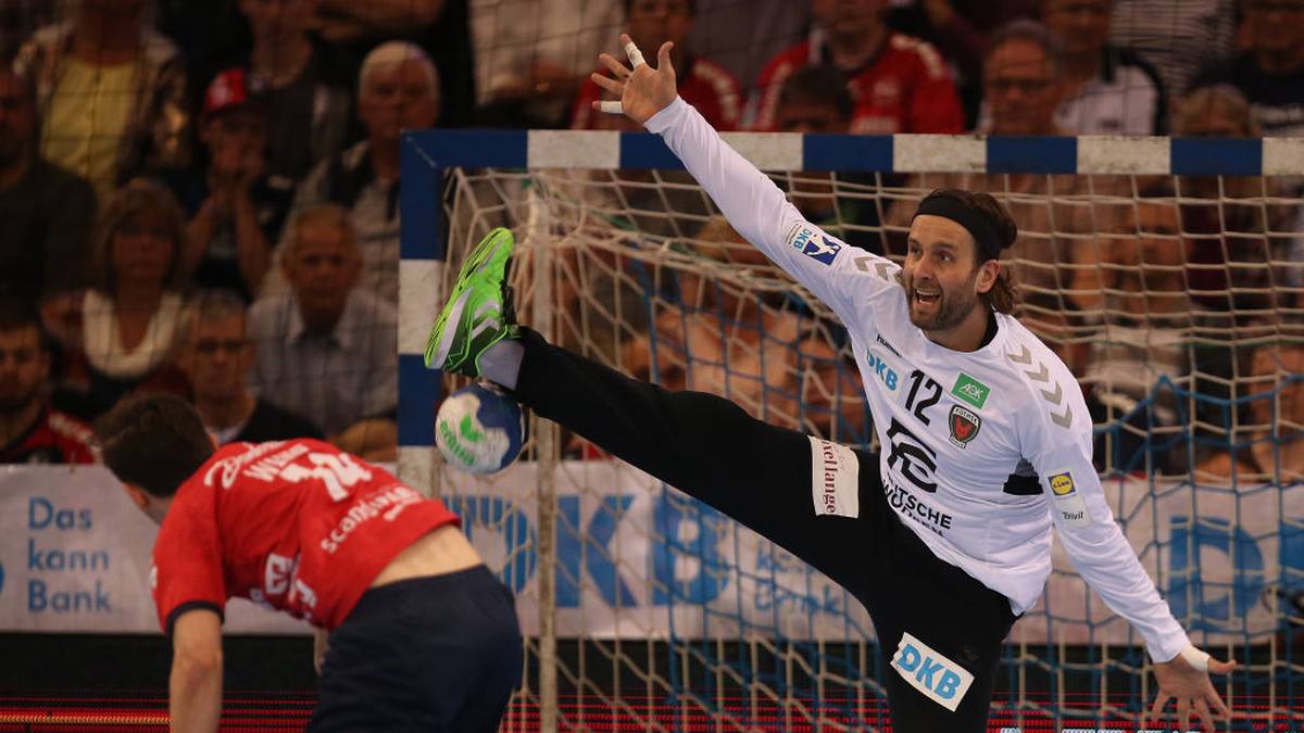 MT MELSUNGEN - ZUGÄNGE:
Silvio Heinevetter (Füchse Berlin), Arnar Freyer Arnarsson (GOG Håndbold/DEN), Timo Kastening (TSV Hannover-Burgdorf)
ABGÄNGE: Timm Schneider (VfL Gummersbach), Johan Sjöstrand (Bjerringbro-Silkeborg/DEN), Roman Sidorowicz (Pfadi Winterthur/SUI), Dimitri Ignatow (TuSEM Essen/Zweitspielrecht)
