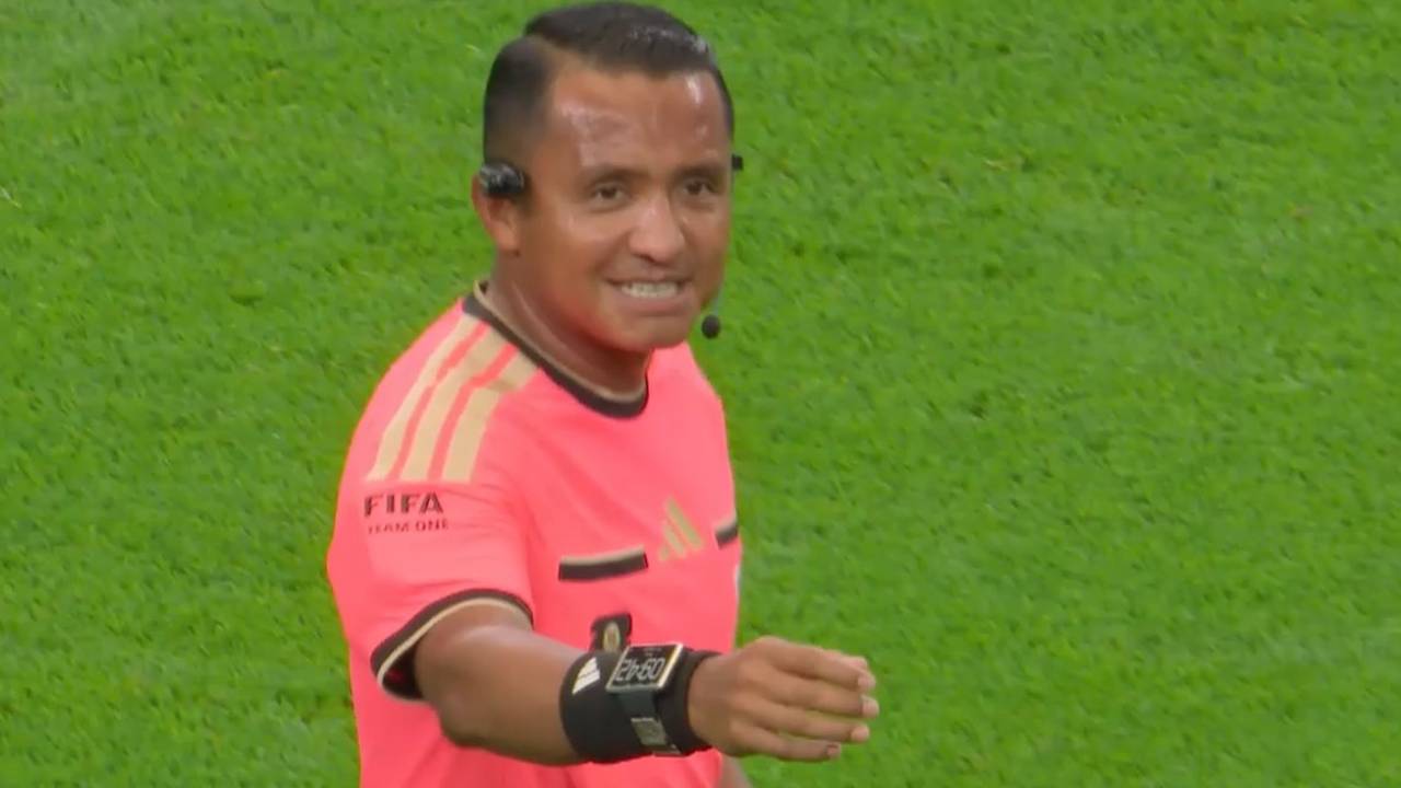 WM 2026: Haben Sie das mitbekommen? Kult-Schiri vergisst Spray