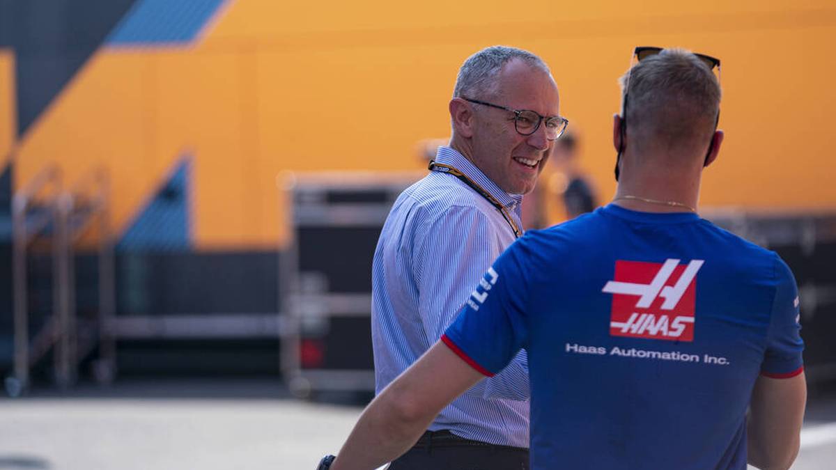 Mick Schumacher und Stefano Domenicali herzten sich jüngst beim Ungarn-GP