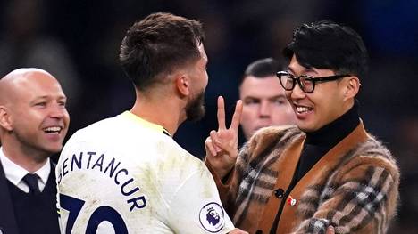 Rodrigo Bentancur (l.) mit Heung-Min Son