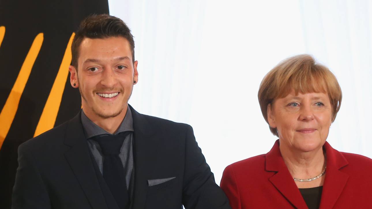 Merkel kritisiert Özil und Gündogan