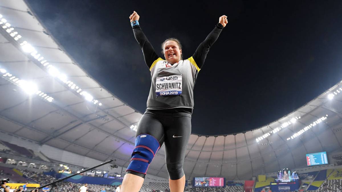 Aber der fünfte Versuch war dann der Stoß ins Glück. Bei 19,17m landete die Kugel und sicherte der Weltmeisterin von 2015 den Bronzerang. Damit komplettiert sie ihren WM-Medaillensatz, da sie 2013 bereits Silber gewinnen konnte