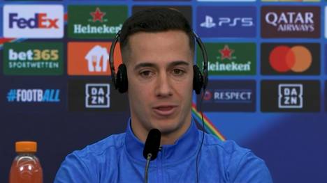 Lucas Vázquez spricht auf der Pressekonferenz von Bayer Leverkusen über die Entlassung von Xabi Alonso bei Real Madrid. 