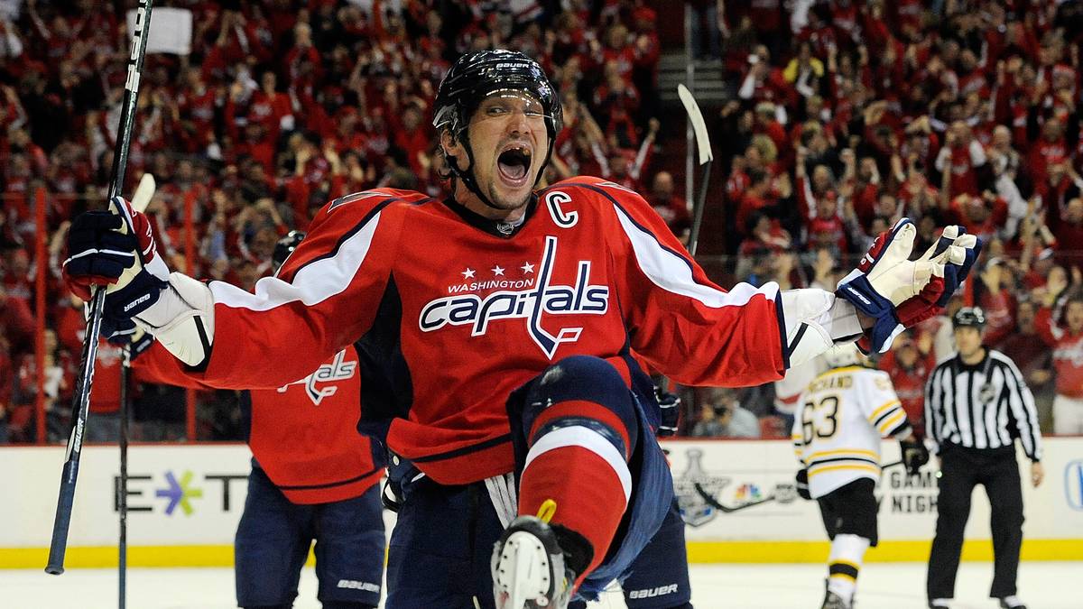 Einer der besten Goalscorer der Liga darf natürlich nicht fehlen: Alexander Owetschkin. Sein gefürchteter Direktschuss wird wohl auch beim All-Star Game zu bewundern sein. Zudem ist der Russe immer für einen Spaß zu haben. Bei der Shootout-Challenge 2009 läuft der Captain der Washington Capitals mit Sonnenhut und Sonnenbrille an