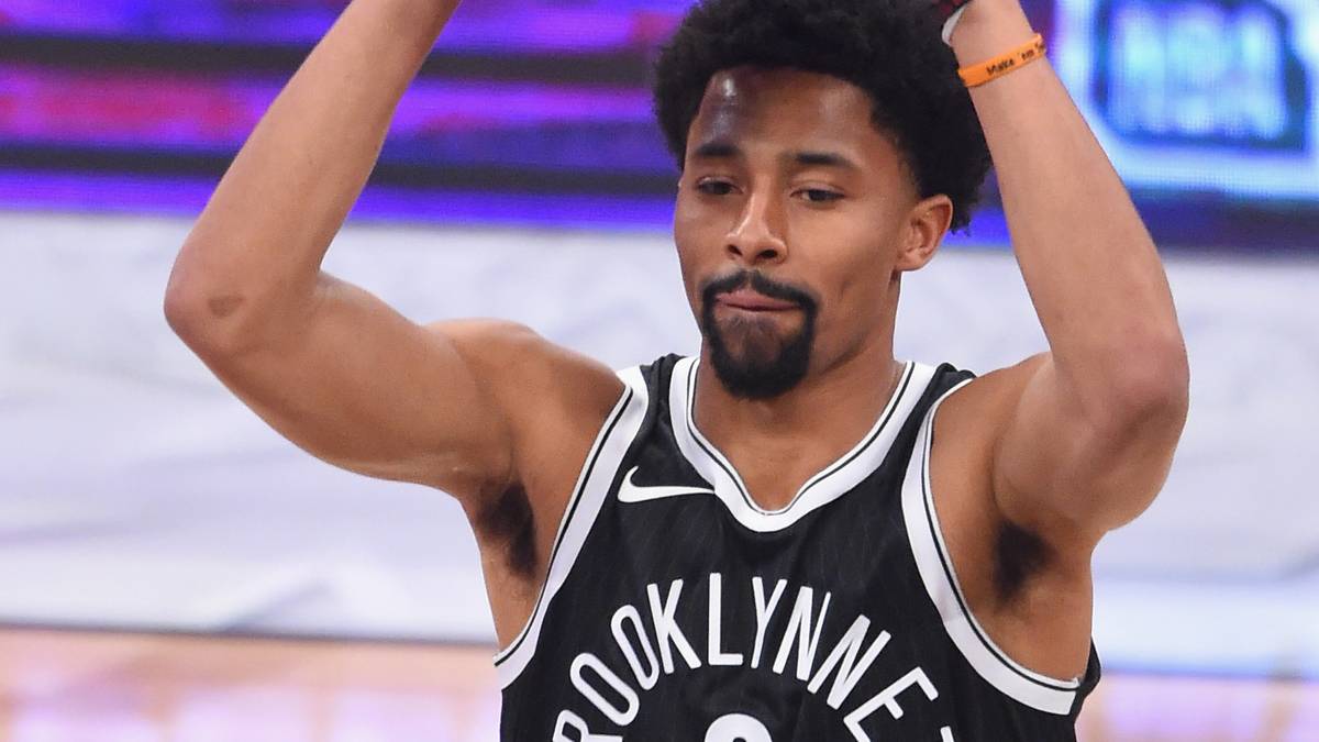 Über fünf Punkte mehr als letztes Jahr (jetzt 12,6) und starke 6,6 Assists liefert der Point Guard für Brooklyn im Schnitt pro Abend - selbst nach der Rückkehr des verletzten D'Angelo Russell produzierte Dinwiddie für die Nets