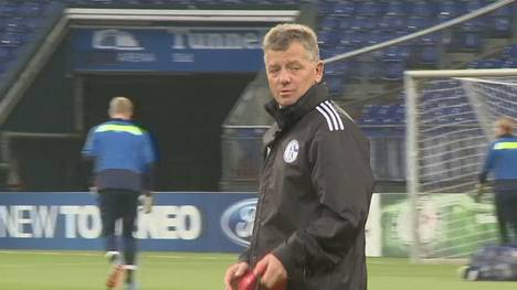 Der FC Schalke 04 hat bis Saisonende die Co-Trainer-Legende Peter Herrmann angestellt.