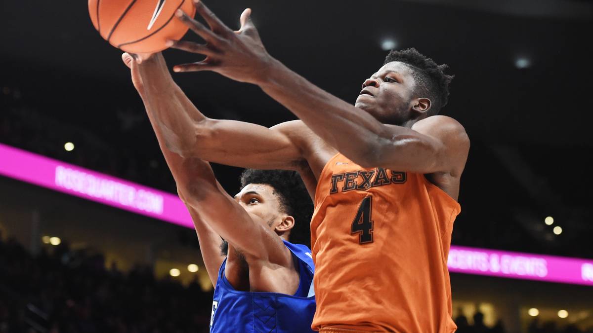 PLATZ 6: MOHAMED BAMBA (Texas): Der Center beeindruckt vor allem durch seine körperlichen Voraussetzungen. Seine Spannweite von 2,36 Meter ist furchteinflößend. Zusätzlich verfügt Bamba über eine enorme Geschmeidigkeit. Offensiv muss er noch lernen, seine 3,7 Blocks für die Texas Longhorns stechen heraus