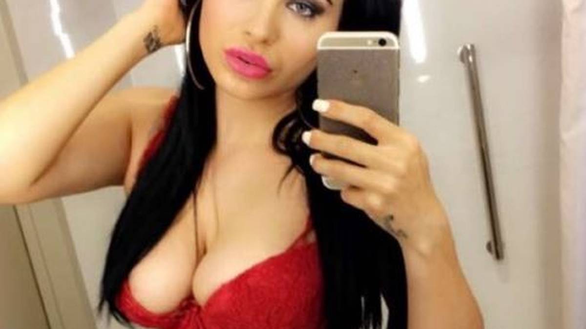 Gut in Szene setzt sich Howe auf ihrem Instagram-Account. Dort sind allerhand Bilder aus der Kategorie very sexy zu finden 