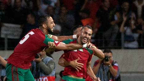 Medhi Benatia (l.) sicherte mit seinem Treffer gegen die Elfenbeinküste Marokko das WM-Ticket