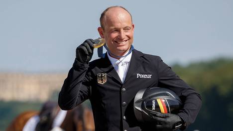 Michael Jung gewinnt seine dritte Goldmedaille im Einzel-Vielseitigkeitsreiten. Danach zeigt sich der 41-jährige erleichtert im Interview.