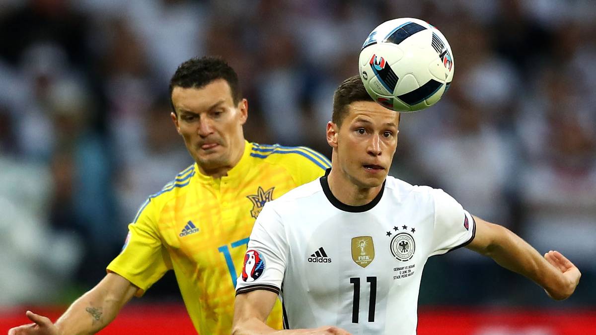 Auf der linken Außenbahn mit einigen guten Aktionen. So wie kurz nach dem Seitenwechsel, als er mit einem Schuss an Ukraines Keeper scheiterte. Insgesamt aber zu brav. Kein gleichwertiger Ersatz für den verletzten Marco Reus. SPORT1-Note: 3,5