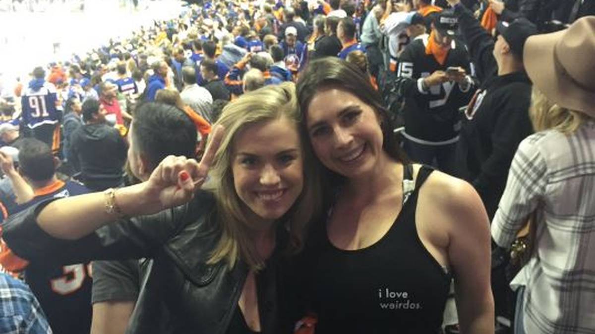 Kommen wir zu den deutschen Spielerfrauen: Thomas Greiss' Partnerin Brittney Palmer (hier rechts im Bild) ist die ehemalige Miss South Dakota und unterstützt ihren Freund, wann immer sie kann