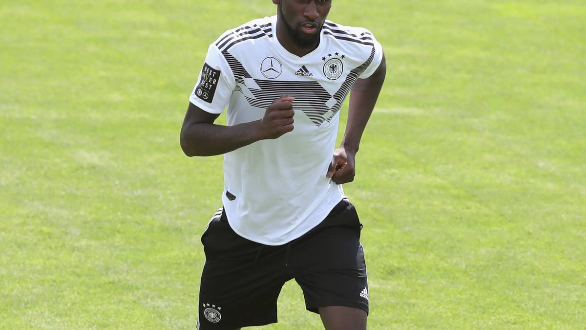 ANTONIO RÜDIGER: Spielte im Abschlusstraining an der Seite von Boateng. Wird nach SPORT1-Infos Mats Hummels ersetzen. Ist zweikampfstark und schnell, manchmal aber zu hektisch im Spielaufbau. Zuletzt mit wenig Spielpraxis im DFB-Team