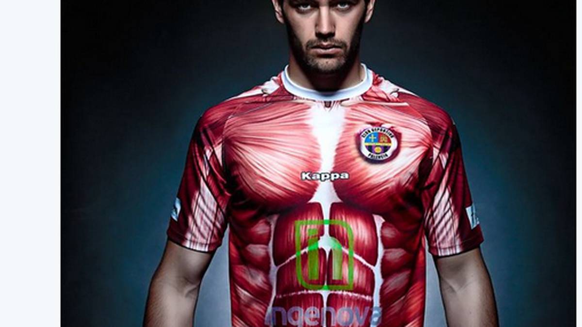Der Auftrag von den Verantwortlichen des spanischen Viertligisten CD Palencia an die Trikot-Designer: Macht was aus unserem Motto: "Wir geben unsere Haut für diesen Verein". Das Ergebnis: Nun ja...