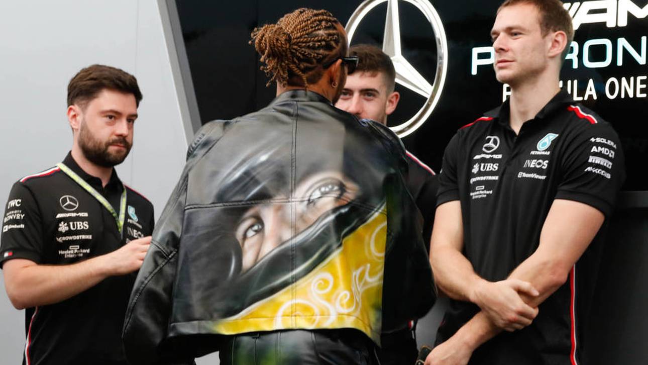 Große Abbildung seines Idols Senna auf der Rückseite der Jacke von Hamilton