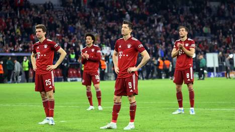 Stefan Effenberg kritisiert in seiner Kolumne für t-online.de die Bayern Spieler um Robert Lewandowski und Thomas Müller. Dazu rät er ihnen zu einem Rücktritt aus der Nationalmannschaft.