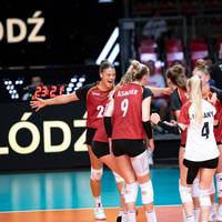 Die deutschen Volleyballerinnen haben beim olympischen Qualifikationsturnier mit einem weiteren Kraftakt erneut ihre erste Niederlage vermieden.