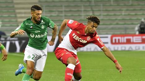 Monaco's German midfielder Benjamin Henrichs (R) fights for the ball with Saint-Etienne's Gabonese forward Denis Bouanga during the French L1 football match between AS Saint-Etienne and AS Monaco at the Geoffroy Guichard Stadium in Saint-Etienne, central France on November 3, 2019. (Photo by PHILIPPE DESMAZES / AFP) (Photo by PHILIPPE DESMAZES/AFP via Getty Images)
