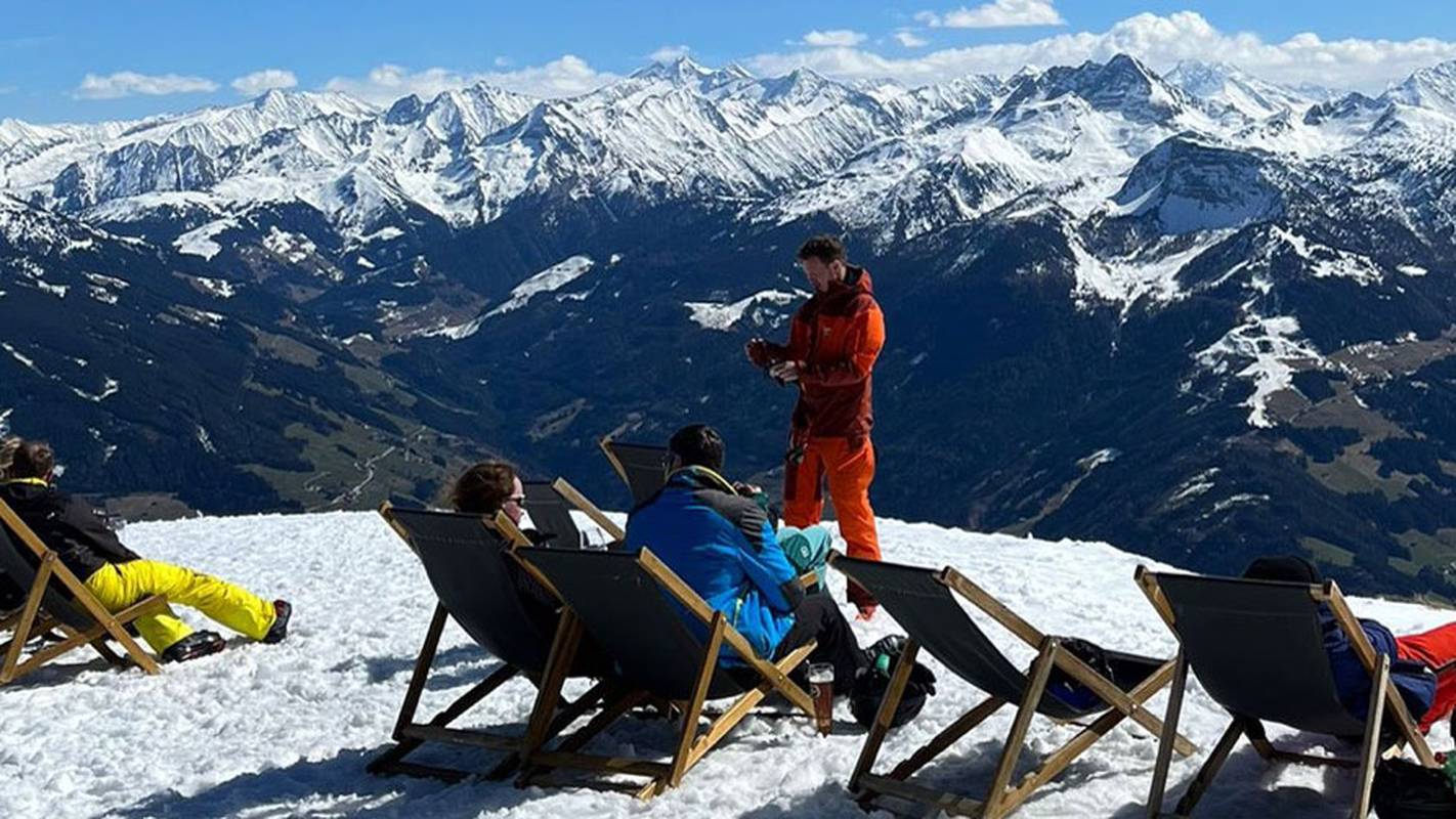 Julian Nagelsmann mit Freundin in den Bergen - so entspannt der Bayern-Trainer vor Showdown