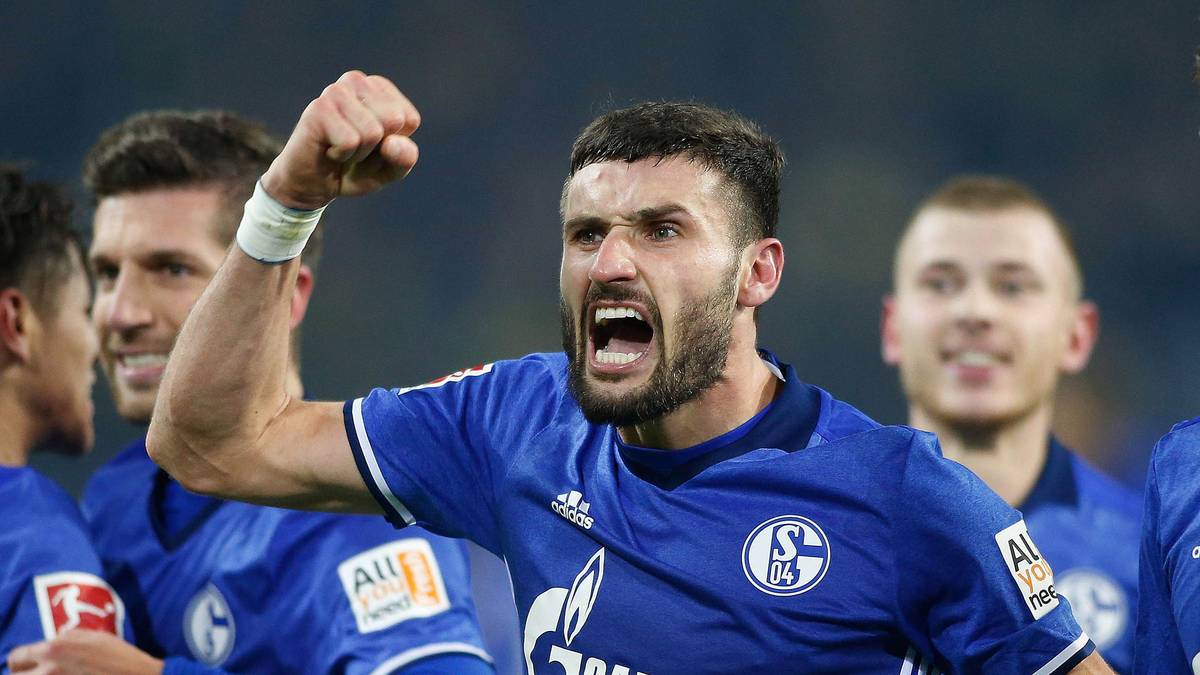 In der Vergangenheit war Caligiuri bei den Fans nicht immer unumstritten - zumal seine Torjägerqualitäten lange Zeit verschüttet waren. "Ich habe mir ja vorgenommen, torgefährlicher zu werden", sagte er kürzlich mit einem Augenzwinkern