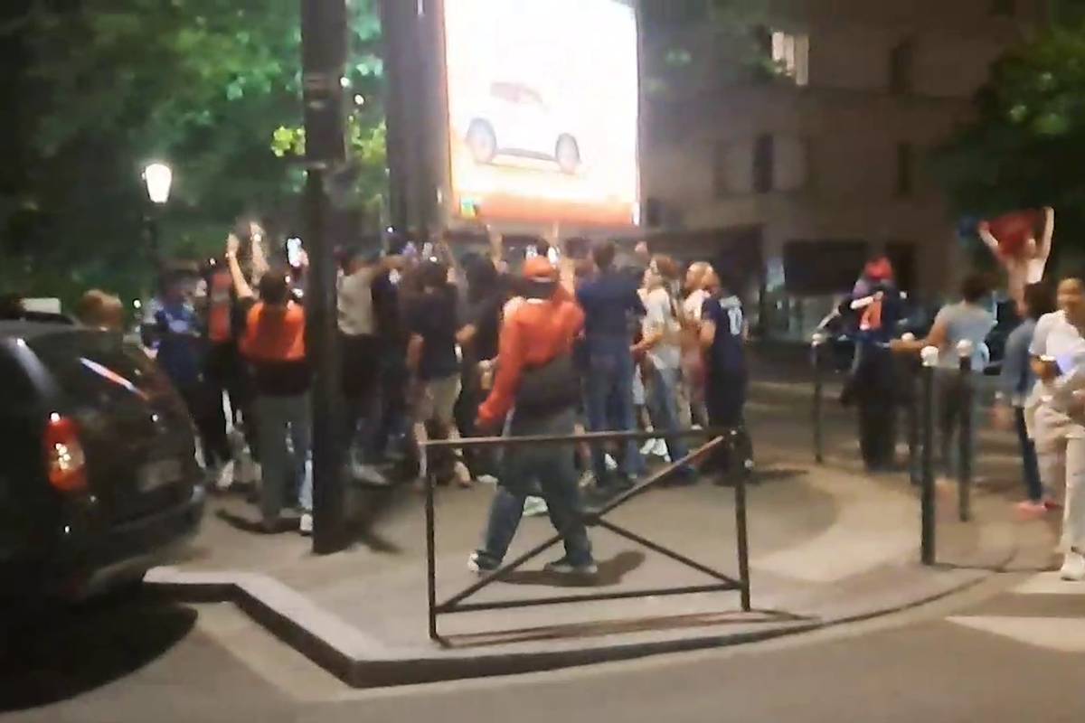 Paris Saint-Germain gewinnt erstmals die Champions League. Die Fans in Paris feiern diesen Erfolg und verwandeln die Stadt in eine Party-Meile. 