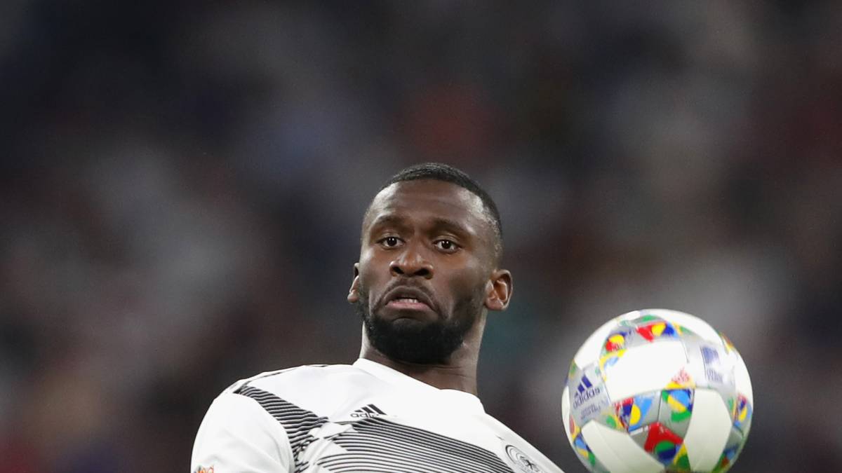 ANTONIO RÜDIGER: Unter Maurizio Sarri beim FC Chelsea absoluter Stammspieler. Rüdiger dankt es dem italienischen Coach mit konstant guten Leistungen. In der DFB-Elf hat es der frühere Stuttgarter dagegen schwer, einen Platz zu ergattern 