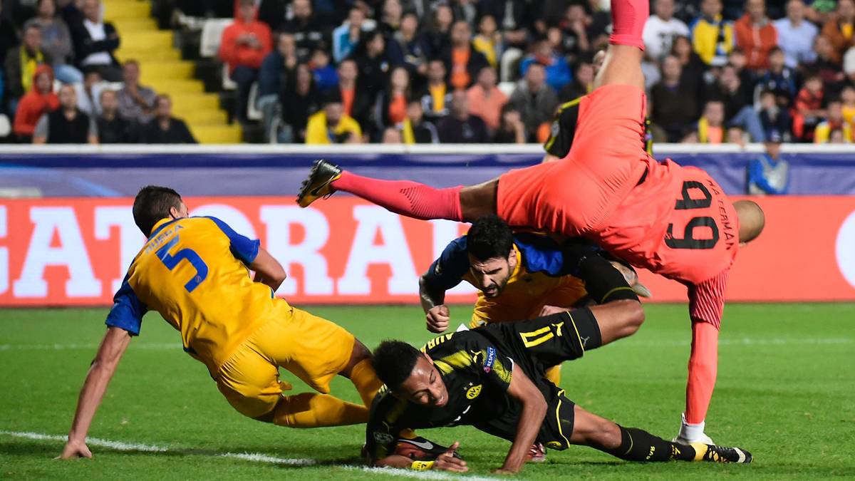 PIERRE-EMERICK AUBAMEYANG: Hing in der ersten Halbzeit komplett in der Luft, hatte die wenigsten Ballkontakte und blieb ohne Torschuss, auch nach der Pause kaum zu sehen, vergab in der Nachspielzeit die Chance auf den Sieg - SPORT1-Note: 5