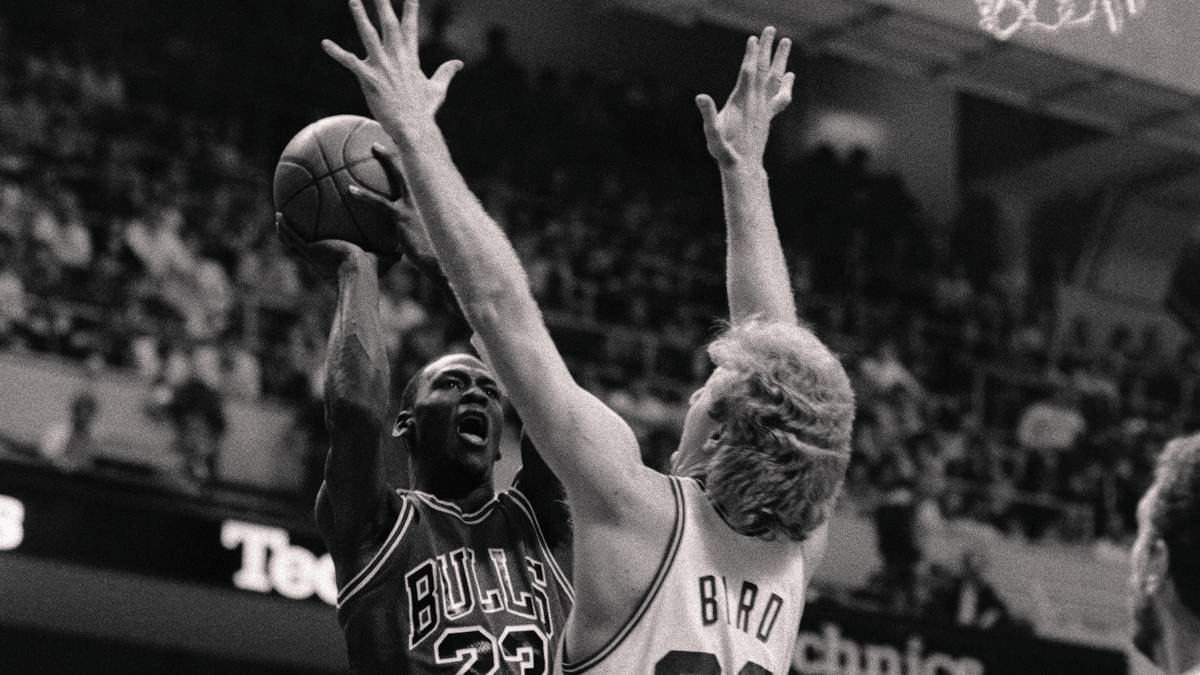 Im Spiel gegen die Celtics verwandelt er 22 seiner 41 Wurfversuche und tritt gleich 21-mal an der Freiwurflinie an. Dort leistet er sich nur zwei Fehlwürfe. Trotzdem verlieren die Bulls die Partie mit 131:135 und am Ende sogar die Serie zu Null. Bird sagte nach Jordans Fabel-Leistung: "Das war Gott, der sich als Michael Jordan verkleidet hat."