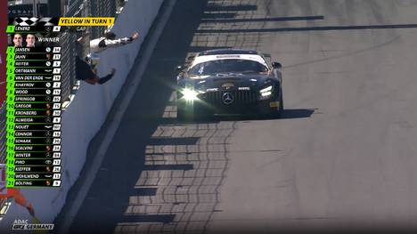 Denis Bulatov und Marcel Lenerz gewinnen das zweite Rennen der ADAC GT4 Germany in Zandvoort. Für das Duo ist es ein ungefährdeter Start-Ziel-Sieg.
