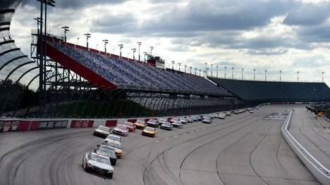 Kevin Harvick gewinnt das NASCAR-Geisterrennen in Darlington. Es ist sein 50. Karriereerfolg - und gleichzeitig sein kuriosester. So verlief das Comeback der Rennserie.